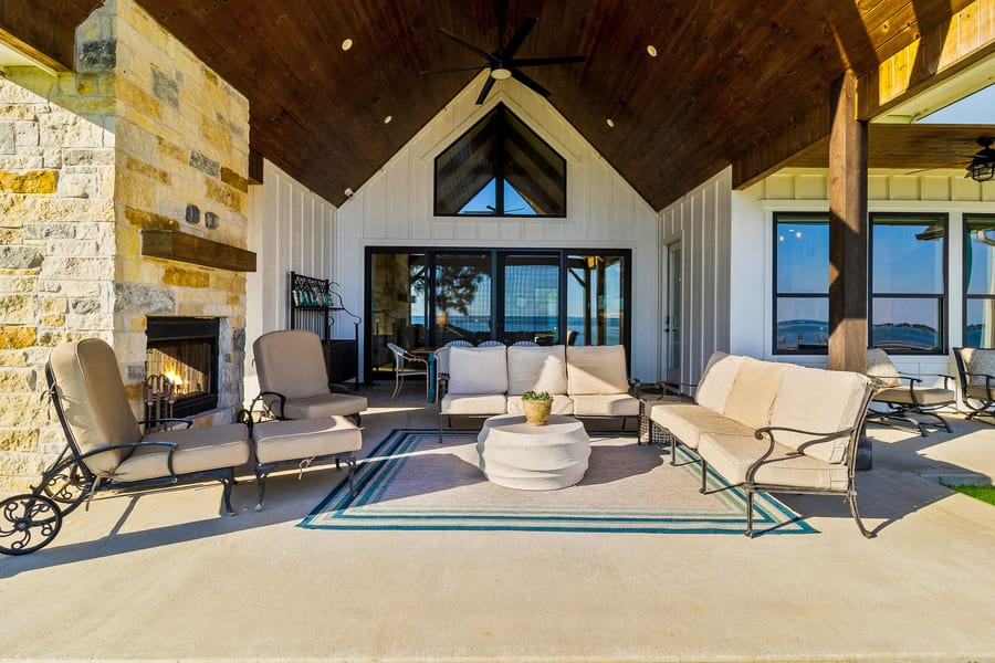 Outdoor deck
